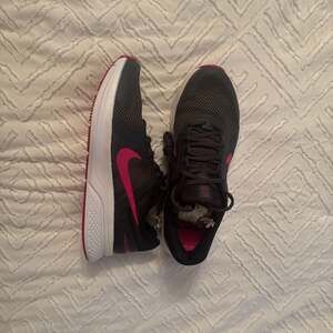 Nike Women's Run Swift 2 Dark Smoke Fireberry Running Shoes